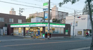 ファミリーマート中加賀屋２丁目店まで290m