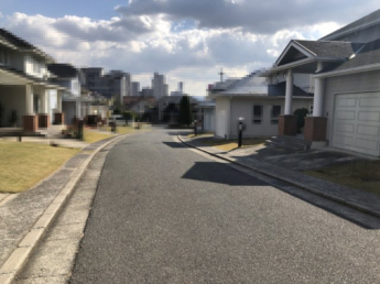 【前面道路含む現地写真】