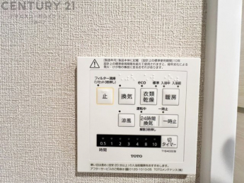 暖房機能があるため、冬場でも温かい浴室で入浴でき、乾燥機能があるため、水気を素早く取り除けます。また、換気機能があるため、湿気を素早く排出してカビや雑菌の発生を防ぐことができます。
