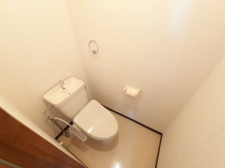 コンパクトで使いやすいトイレです