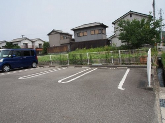 車をお持ちの方に嬉しい駐車場付きの物件です