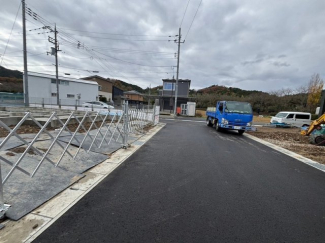 【前面道路含む現地写真】