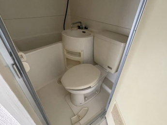 コンパクトで使いやすいトイレです