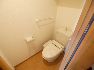 コンパクトで使いやすいトイレです