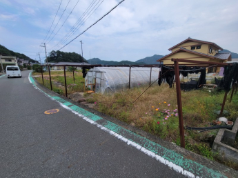 【前面道路含む現地写真】