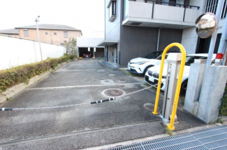 車をお持ちの方に嬉しい駐車場付きの物件です