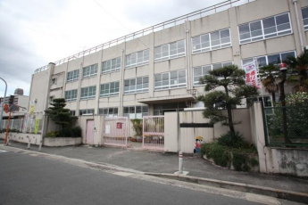 東大阪市立弥刀東小学校まで249m