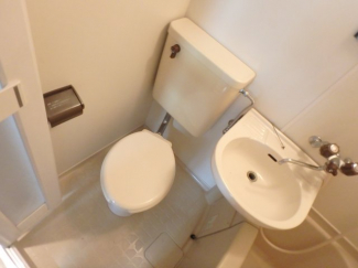 コンパクトで使いやすいトイレです