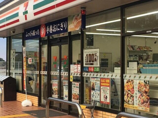 セブンイレブン岬町淡輪中店まで688m