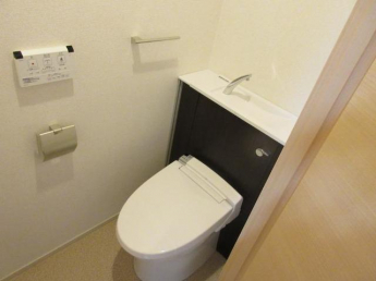 清潔感のあるトイレです