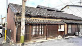 花しょうぶ通りに面した建物