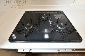 多数の調理器具を同時に使用でき、料理の効率化が可能。省エネで節約になり、様々な料理スタイルに適応できます。また、火力調整が独立しており、手入れや掃除もしやすく、今よりもっとお料理が楽しくなるかも。