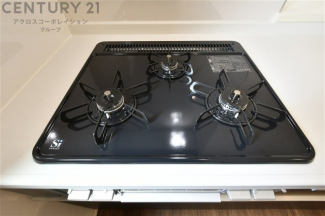 多数の調理器具を同時に使用でき、料理の効率化が可能。省エネで節約になり、様々な料理スタイルに適応できます。また、火力調整が独立しており、手入れや掃除もしやすく、今よりもっとお料理が楽しくなるかも。