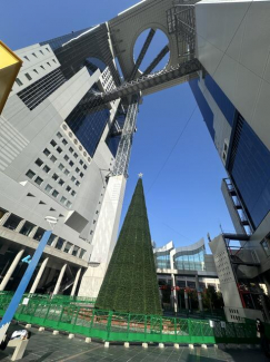 梅田スカイビル空中庭園展望台まで408m