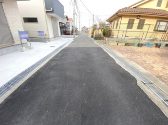 【前面道路含む現地写真】