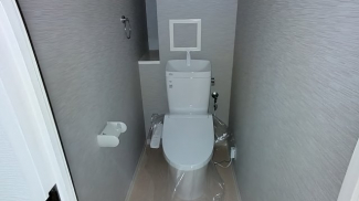 落ち着いた色調のトイレです