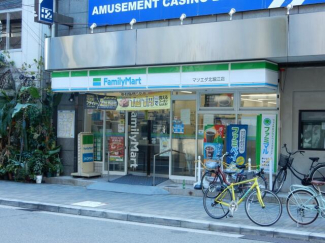 ファミリーマート（マツエダ北堀江店）まで240m