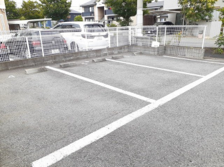 車をお持ちの方に嬉しい駐車場付きの物件です