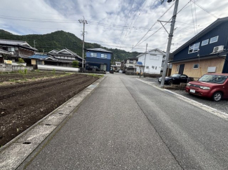 【前面道路含む現地写真】