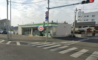 ファミリーマート衣山駅前店まで129m