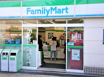 ファミリーマート京阪寝屋川市駅まで1000m