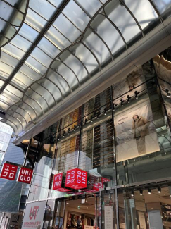 ユニクロＳＨＩＮＳＡＩＢＡＳＨＩ店まで171m