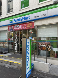 ファミリーマート心斎橋筋一丁目店まで45m