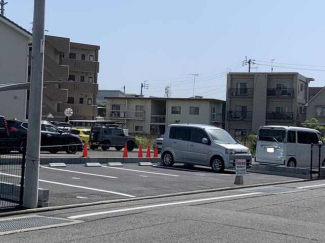 松山市室町２丁目の駐車場の画像