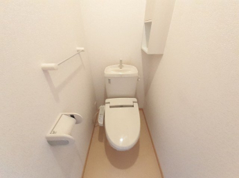 コンパクトで使いやすいトイレです