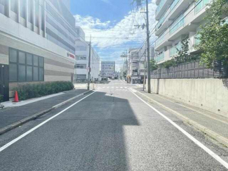 前面道路から擁壁を撮影しました