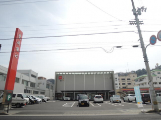 愛媛銀行八幡浜支店まで309m
