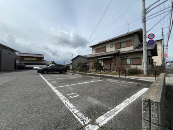 【駐車場】