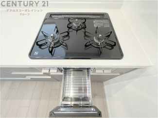 多数の調理器具を同時に使用でき、料理の効率化が可能。省エネで節約になり、様々な料理スタイルに適応できます。また、火力調整が独立しており、手入れや掃除もしやすく、今よりもっとお料理が楽しくなるかも。