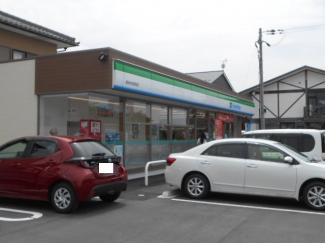 ファミリーマート米原駅西店様まで300m