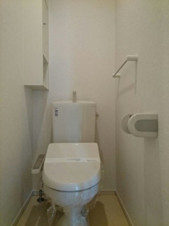 落ち着いた色調のトイレです