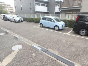 駐車場があるので、車を買う予定の方も安心です