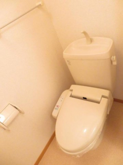 コンパクトで使いやすいトイレです