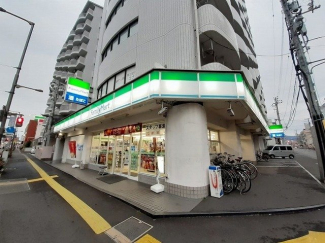 ファミリマート本町６丁目店様まで220m