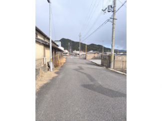 【前面道路含む現地写真】