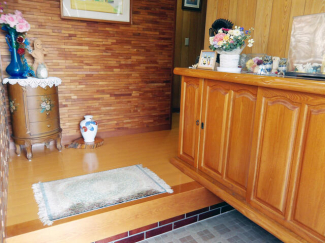 ２階建：玄関