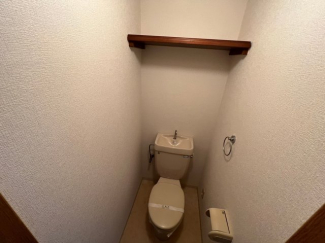 収納付きのトイレです