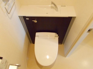 清潔感のあるトイレです