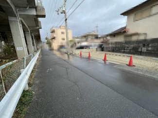 【前面道路含む現地写真】