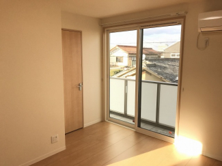 こちらのお部屋にもエアコンが付いています！