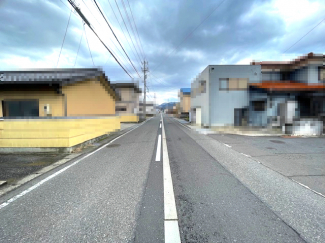 前面道路南向き