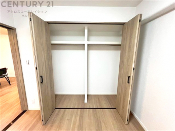 衣類やアクセサリー、小物類の収納が便利で整理整頓がしやすく、部屋の美観を保ちつつ、スペースを最大限に活用できます。衣服のしわやダメージを防ぎ、長持ちさせることができます。