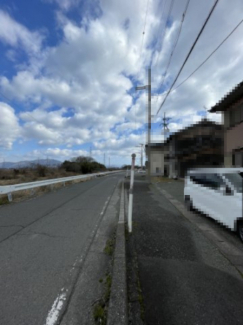 【前面道路含む現地写真】