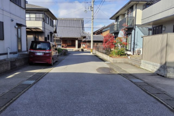 前面道路含む現地写真です