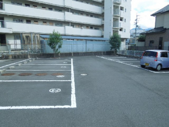 【駐車場】