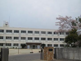 砥部町立砥部小学校まで2521m